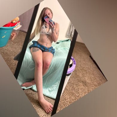 OnlyFans Model Gabby (blondebaddie57) Profile Image