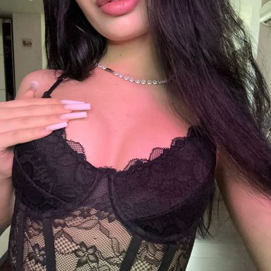 Millie Moon 🌙 (millie_moonn) Header Photo Added 2025-02-26