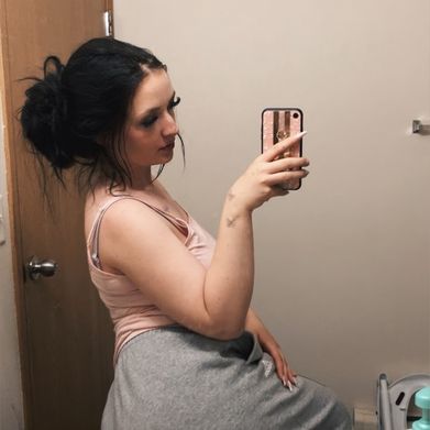 Mia (miiarrose) Profile Photo Added 2025-06-07