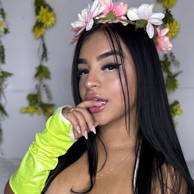 𝐊𝐞𝐥𝐥𝐲 𝐑𝐡𝐨𝐝𝐞 - 𝐂𝐮𝐫𝐯𝐲 𝐐𝐮𝐞𝐞𝐧 🎄 Added Photo on 2025-03-04