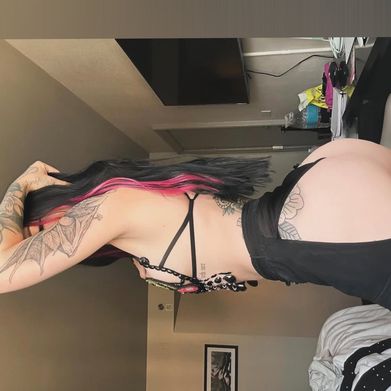 Salem Moon (two_tattooed) Header Photo Added 2025-06-05