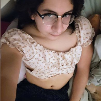 August 💛🌹 (cutieh0ebin) Header Photo Added 2025-08-13