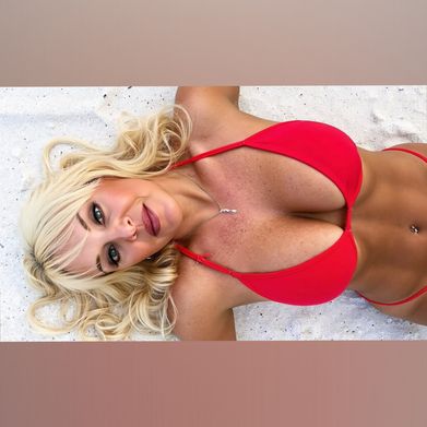 Alexis Golden 💛 Added Photo on 2025-08-17