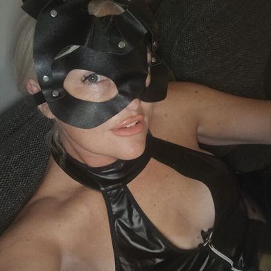 Bound Ember (boundember) Header Photo Added 2025-10-11