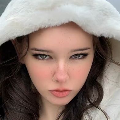 Reese (reesehensley) Profile Photo Added 2025-11-19