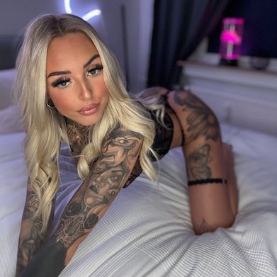 Monique 🔞 Added Photo on 2025-06-21