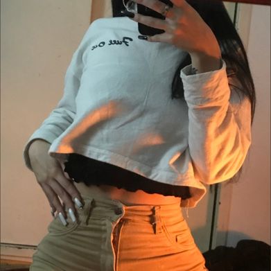 Violeta (violetamellia) Header Photo Added 2025-07-16