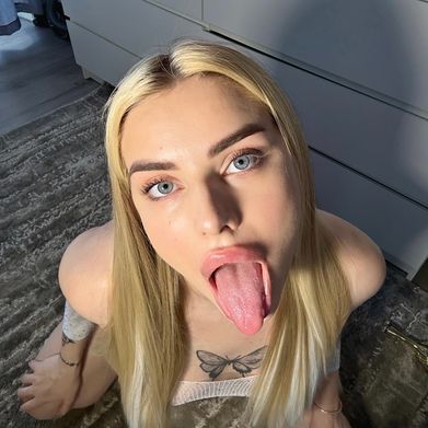 𝑴𝒊𝒂 𝑽𝑰𝑷 🎀 (miaroseskiss) Profile Photo Added 2025-01-07