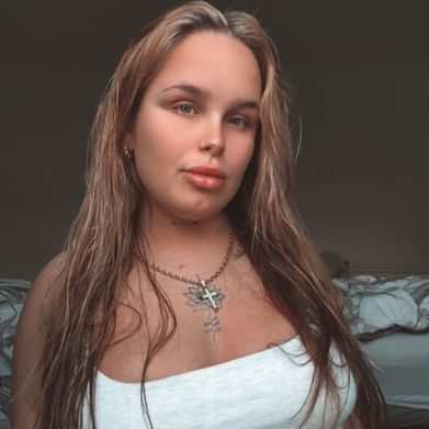 Maybell🫦 Added Photo on 2025-05-17