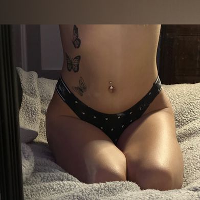 Summer💦 (smokinnsummer) Header Photo Added 2025-04-16